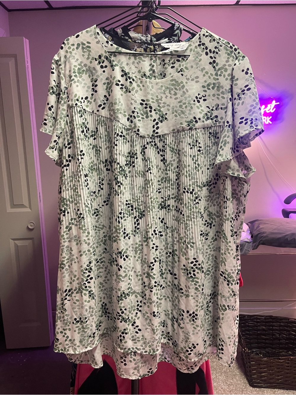 975. Cream and Sage Floral Flutter Sleeve Blouse - Picture 3 of 3